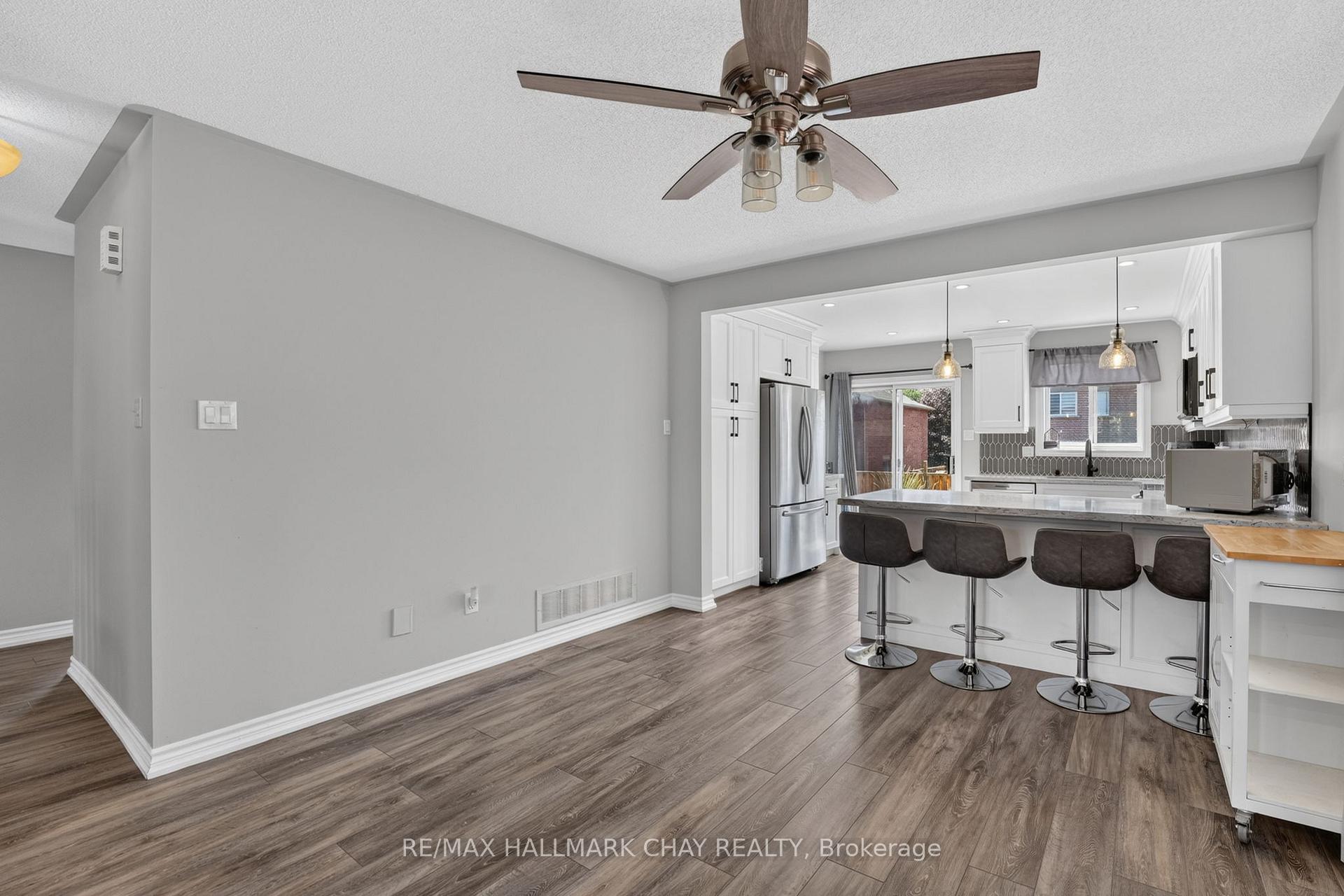 Photo 15 of 41 Hodgson Drive, Barrie, Northwest — HOMEH