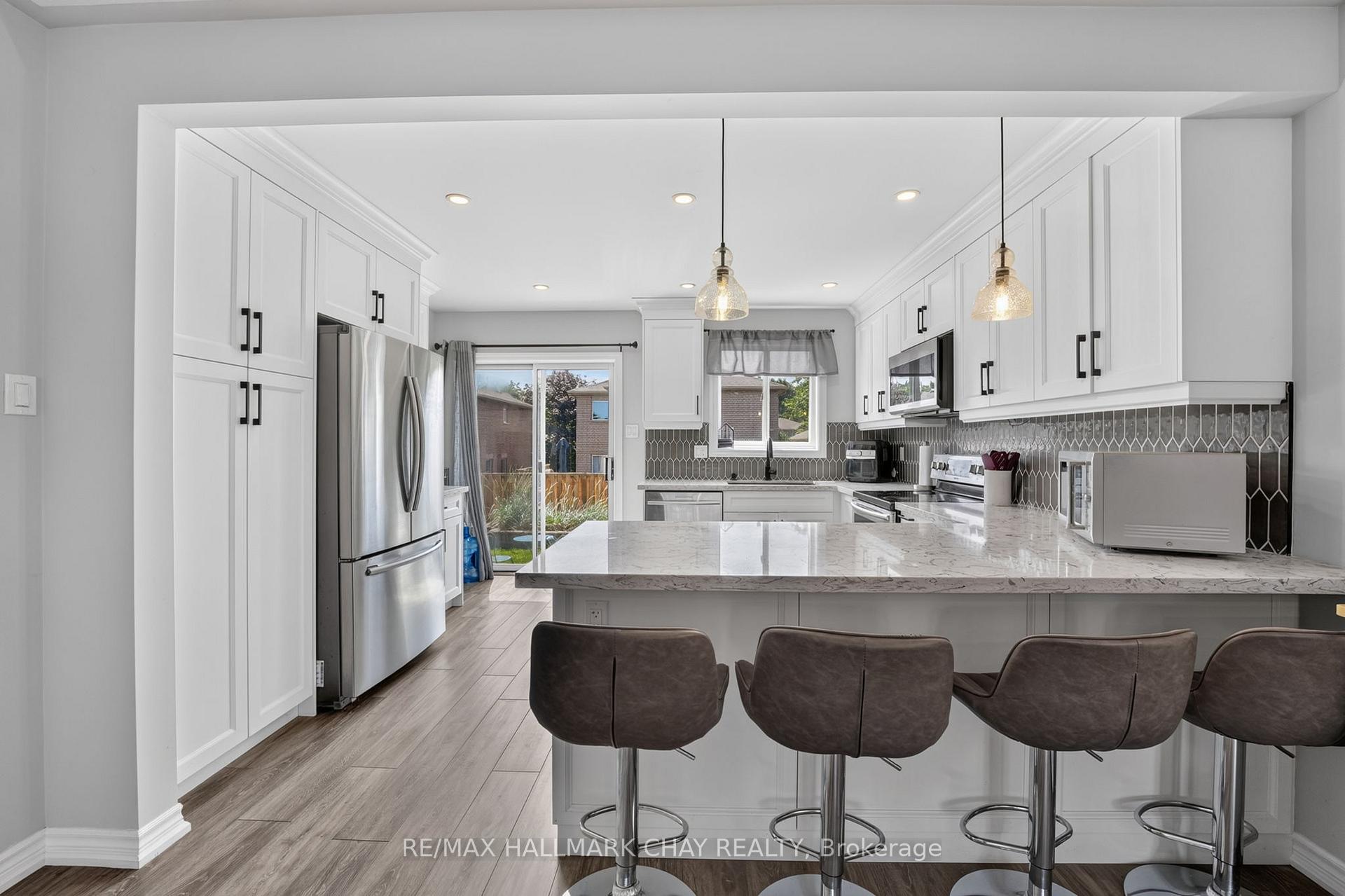 Photo 17 of 41 Hodgson Drive, Barrie, Northwest — HOMEH