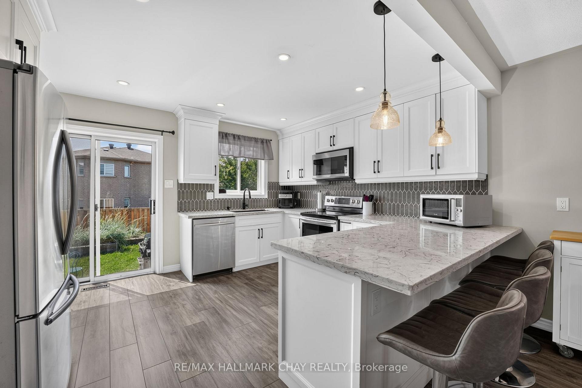 Photo 18 of 41 Hodgson Drive, Barrie, Northwest — HOMEH