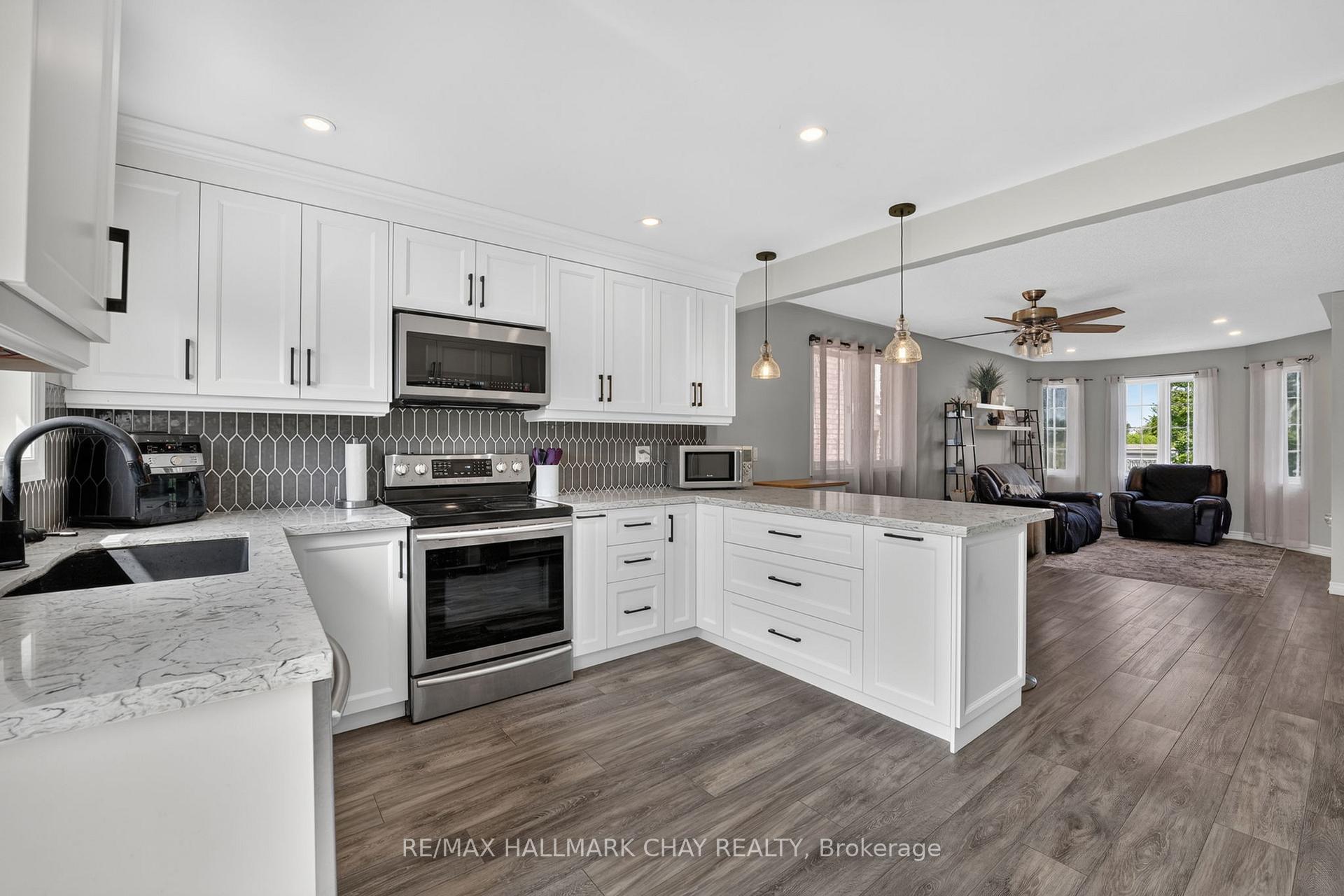 Photo 20 of 41 Hodgson Drive, Barrie, Northwest — HOMEH