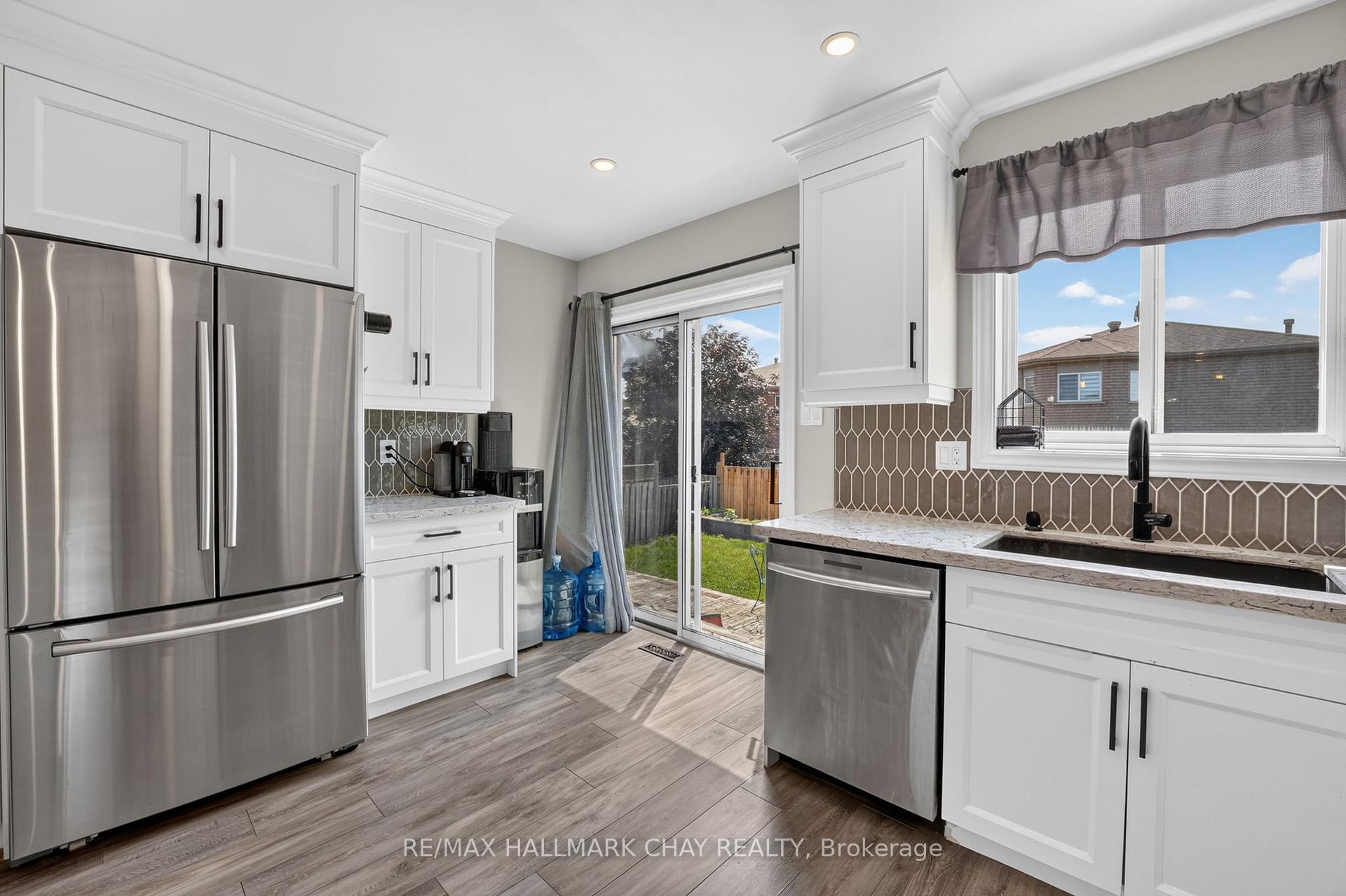 Photo 23 of 41 Hodgson Drive, Barrie, Northwest — HOMEH