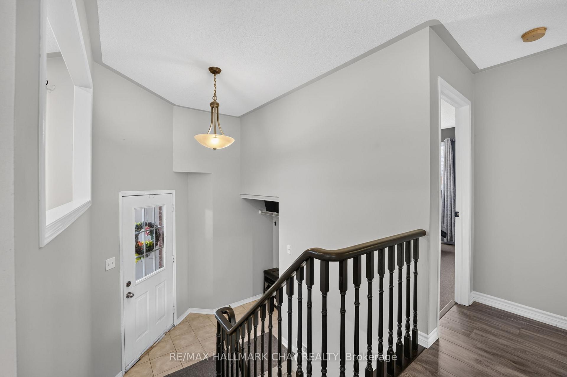 Photo 25 of 41 Hodgson Drive, Barrie, Northwest — HOMEH