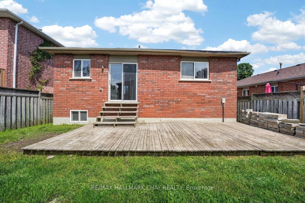 Photo 38 of 41 Hodgson Drive, Barrie, Northwest — HOMEH