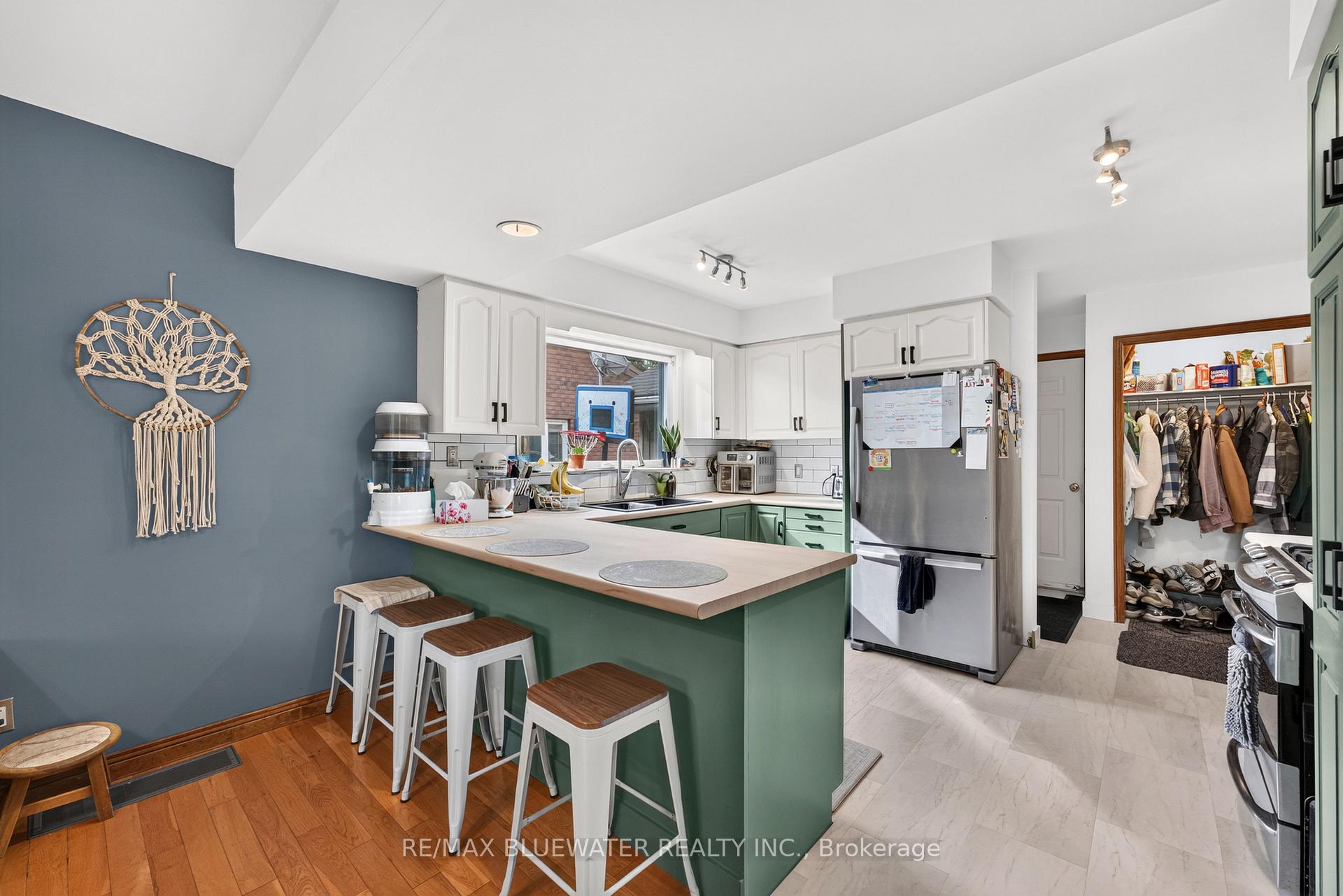 Photo 5 of 177 Toronto Street, West Perth, Mitchell — HOMEH
