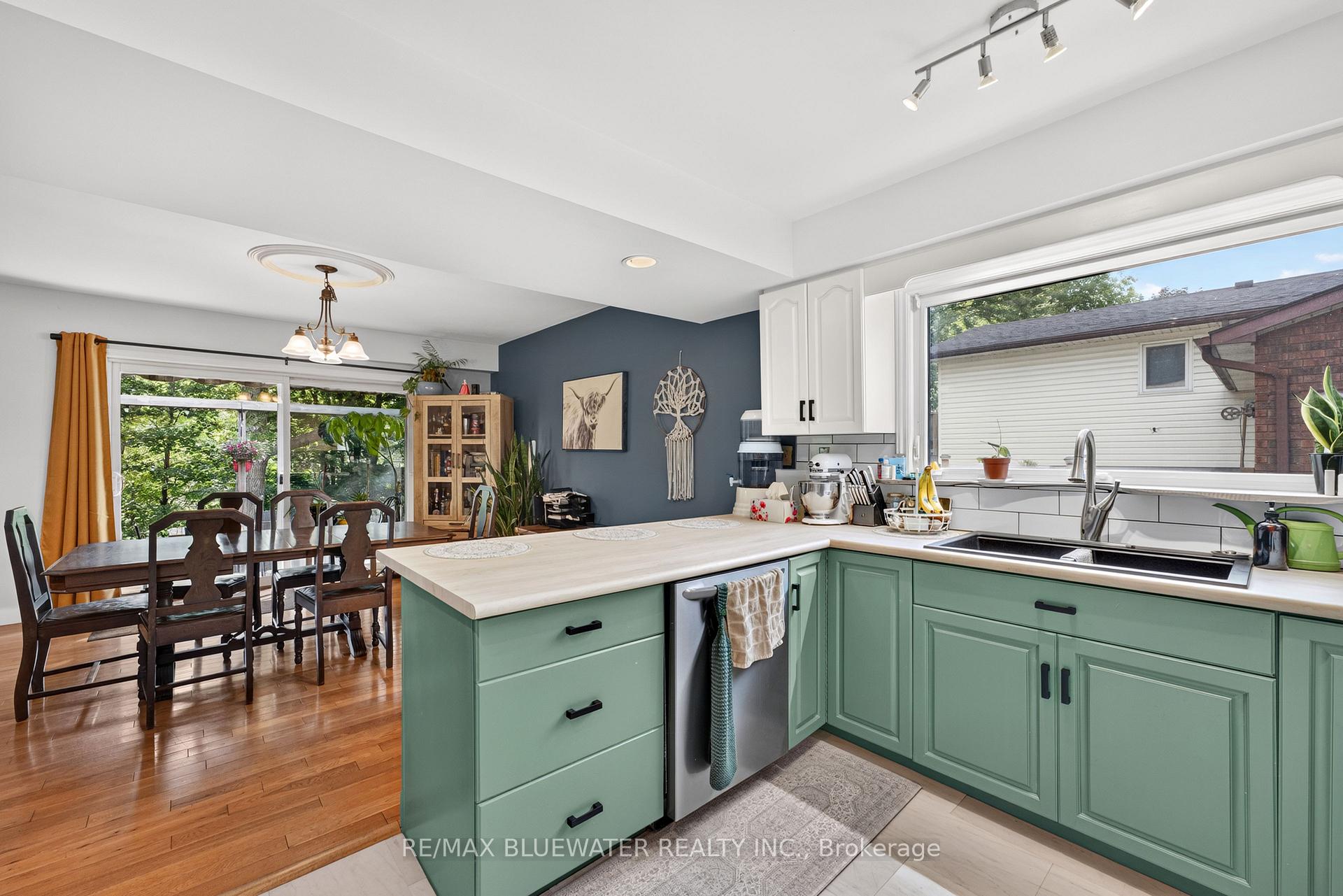 Photo 7 of 177 Toronto Street, West Perth, Mitchell — HOMEH