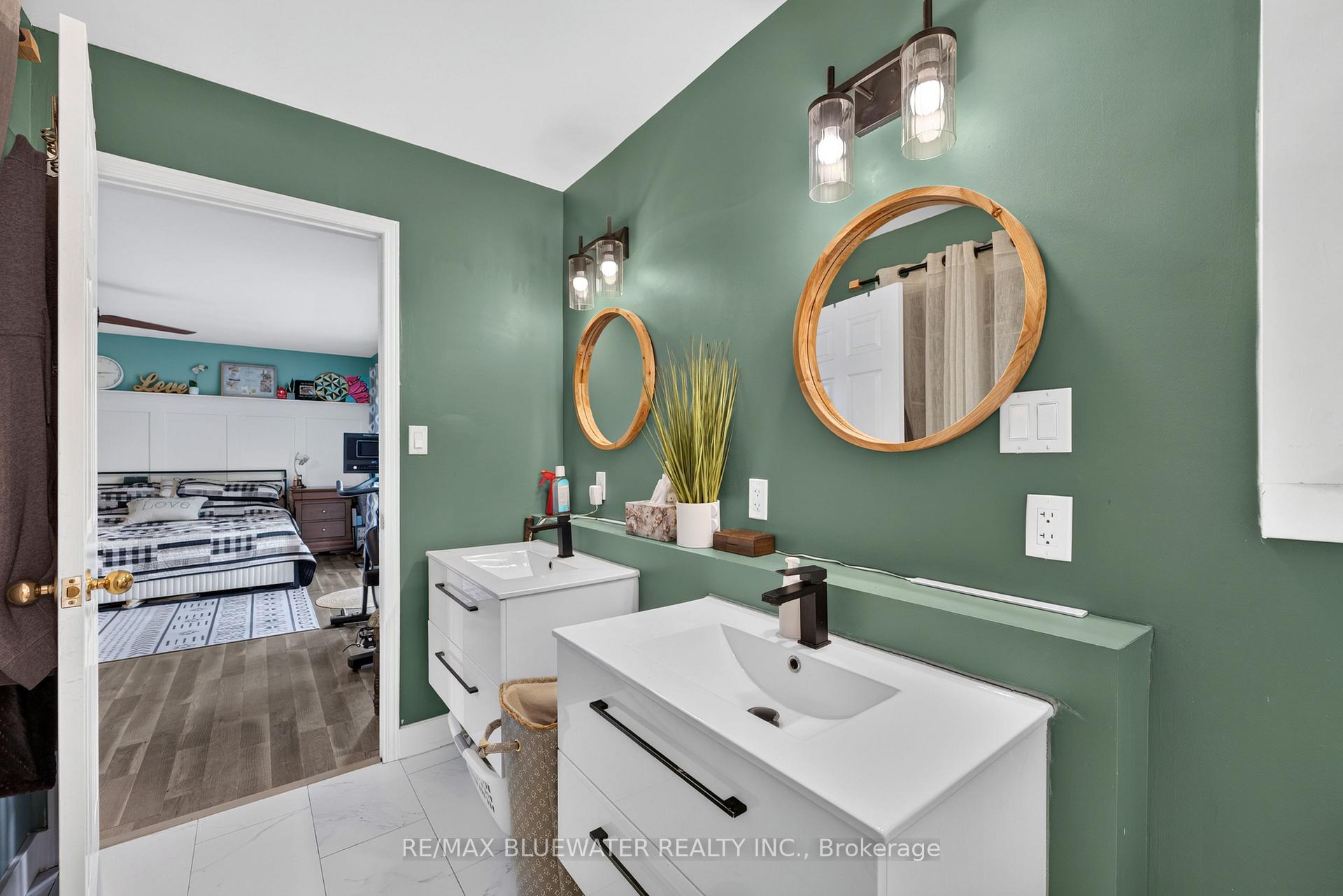 Photo 20 of 177 Toronto Street, West Perth, Mitchell — HOMEH