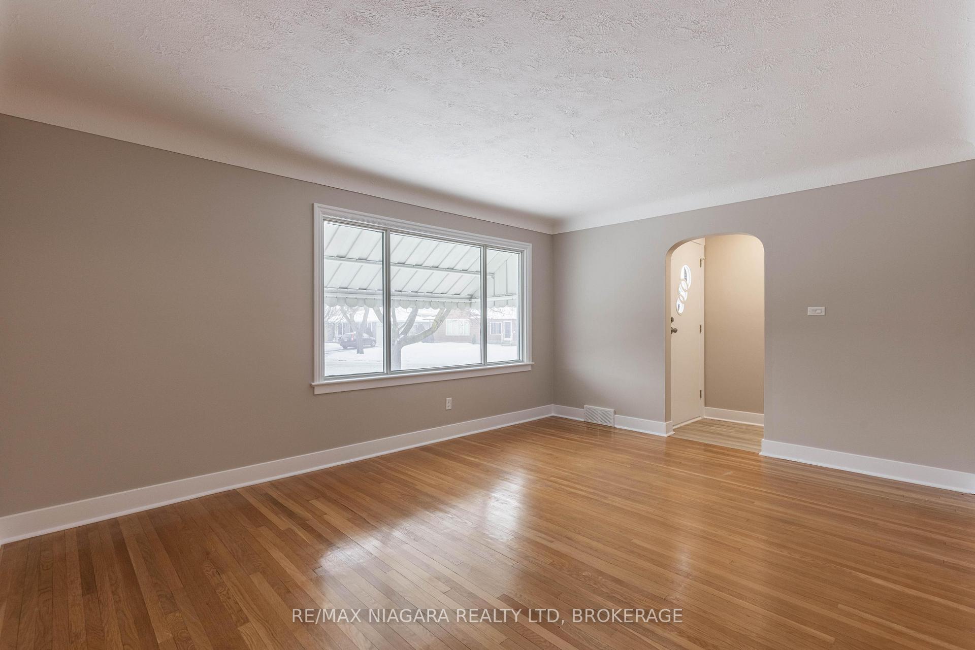 Photo 14 of 67 Glen Park Road, St. Catharines, Vine/Linwell — HOMEH