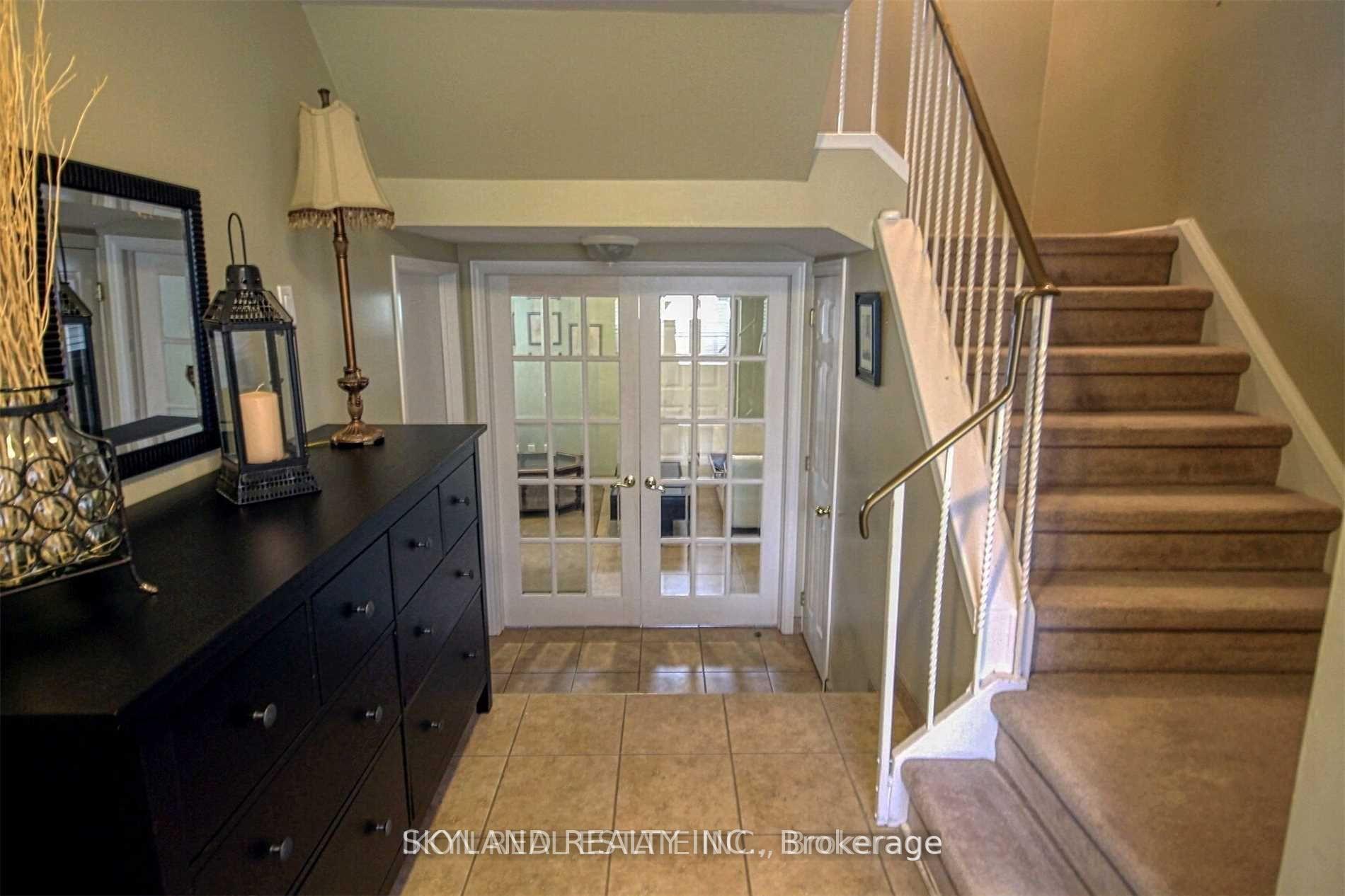 Photo 3 of 98 Henderson Drive, Aurora, Aurora Highlands — HOMEH