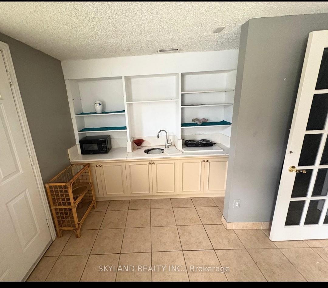 Photo 11 of 98 Henderson Drive, Aurora, Aurora Highlands — HOMEH