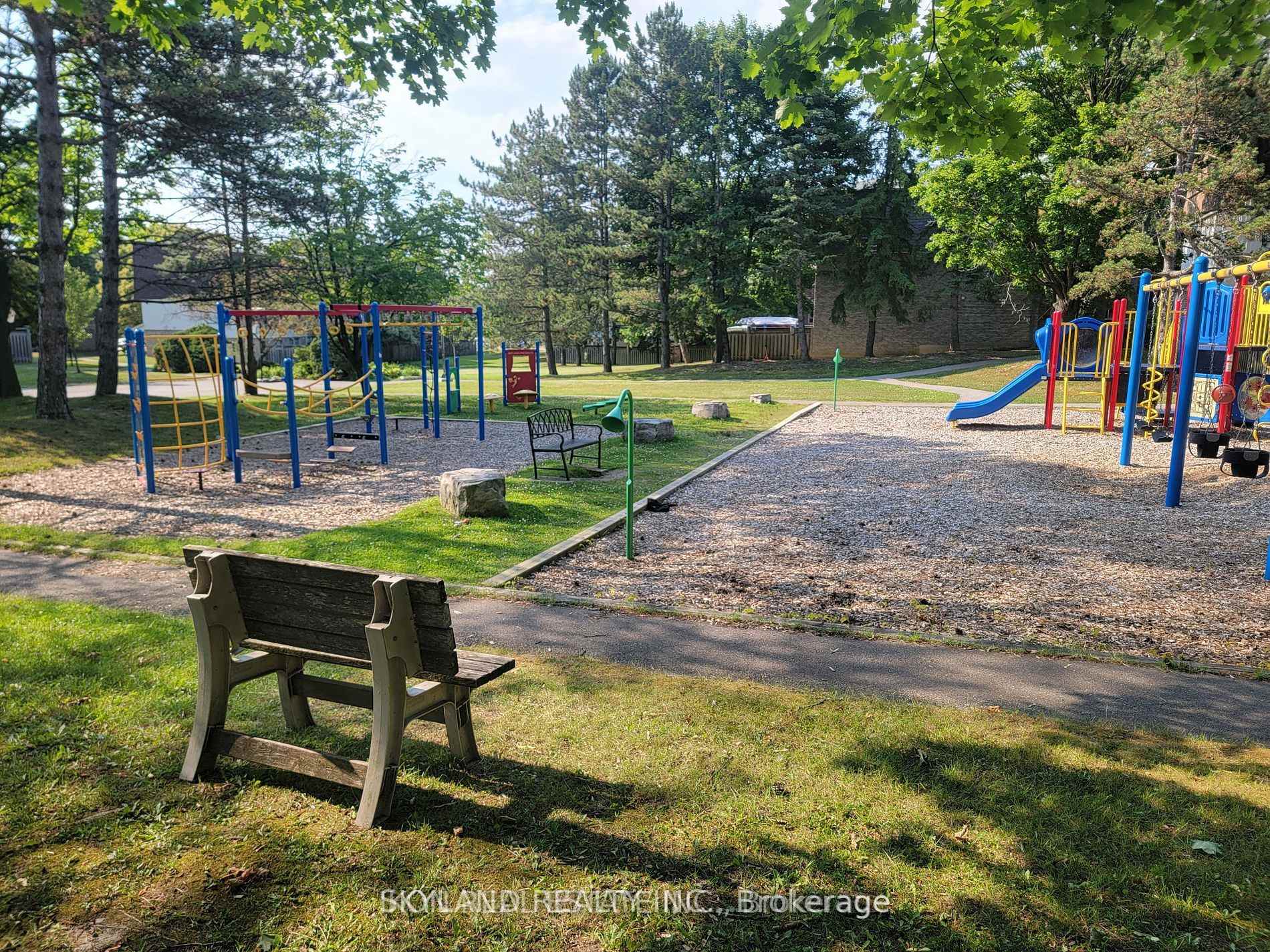 Photo 14 of 98 Henderson Drive, Aurora, Aurora Highlands — HOMEH