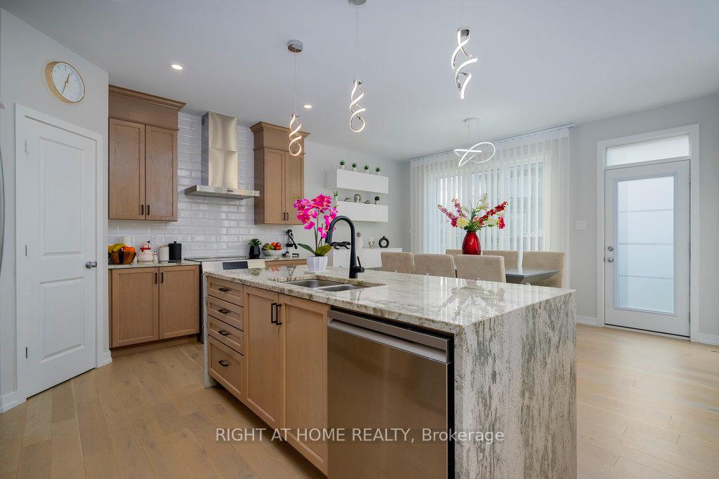 Photo 14 of 159 Boulonnais Grove, Ottawa, Kanata - Emerald Meadows/Trailwest — HOMEH