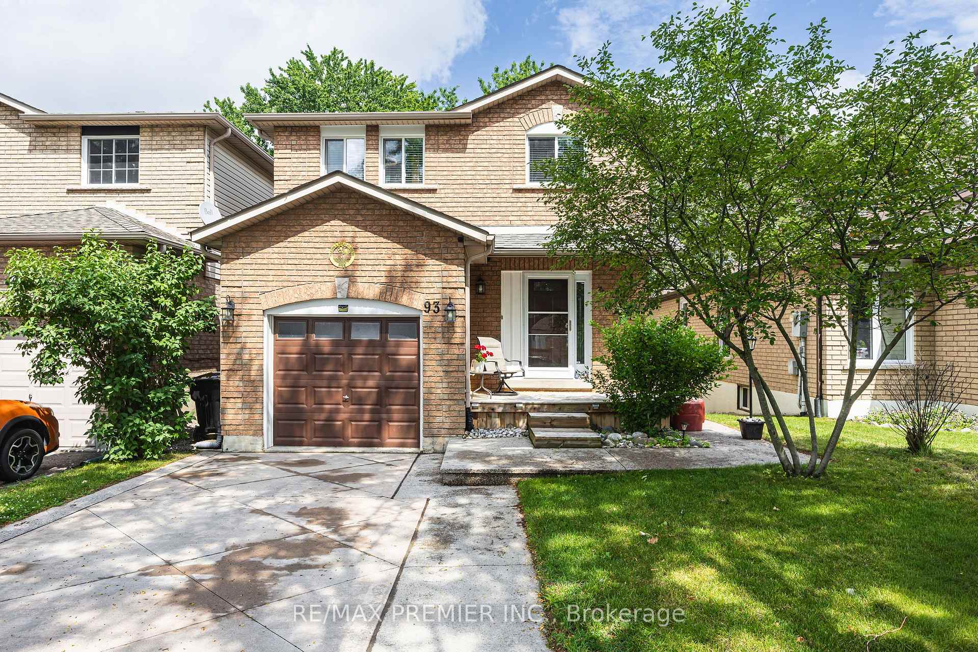Photo 2 of 93 Kate Aitken Crescent, New Tecumseth, Beeton — HOMEH