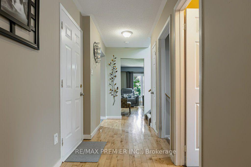 Photo 4 of 93 Kate Aitken Crescent, New Tecumseth, Beeton — HOMEH