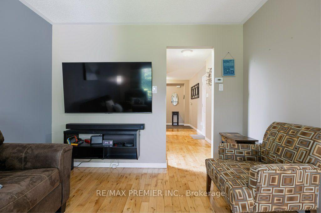 Photo 7 of 93 Kate Aitken Crescent, New Tecumseth, Beeton — HOMEH