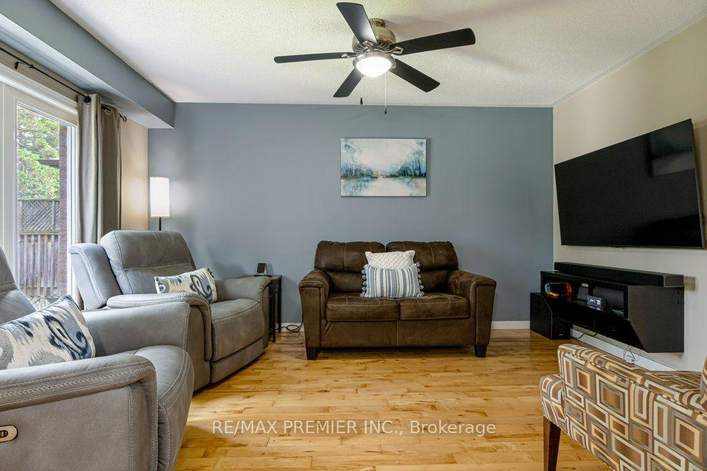 Photo 8 of 93 Kate Aitken Crescent, New Tecumseth, Beeton — HOMEH