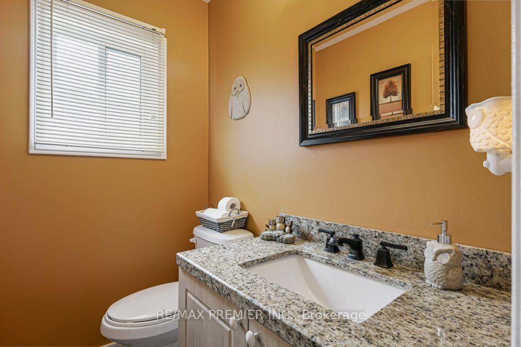 Photo 17 of 93 Kate Aitken Crescent, New Tecumseth, Beeton — HOMEH