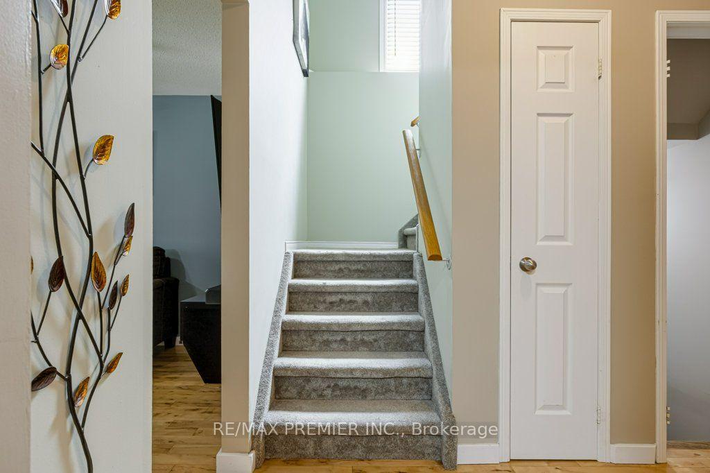 Photo 18 of 93 Kate Aitken Crescent, New Tecumseth, Beeton — HOMEH