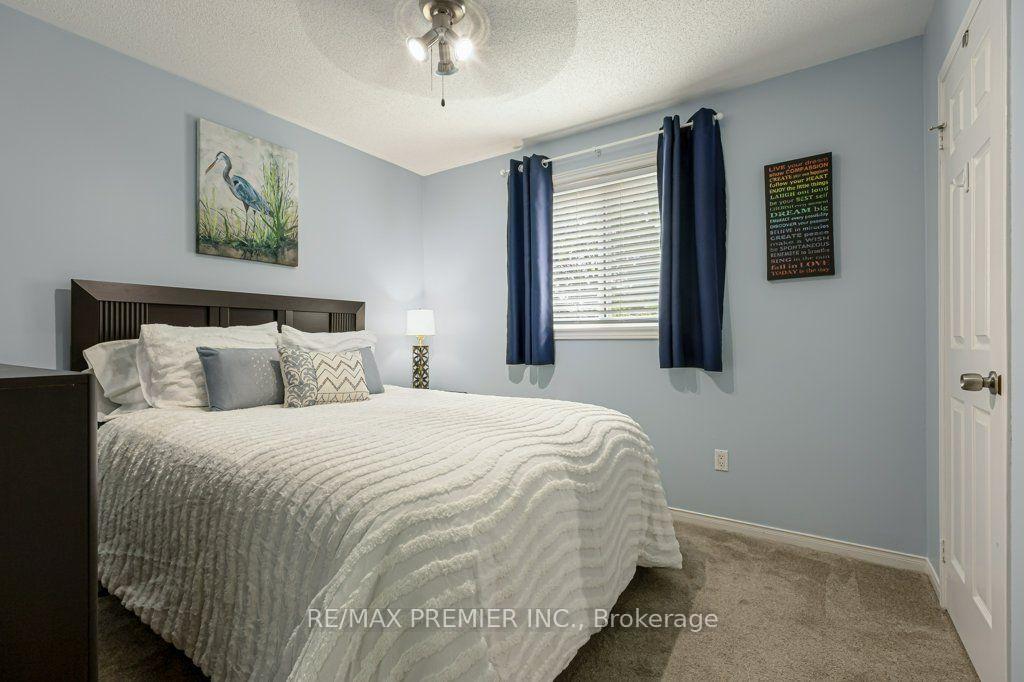 Photo 24 of 93 Kate Aitken Crescent, New Tecumseth, Beeton — HOMEH