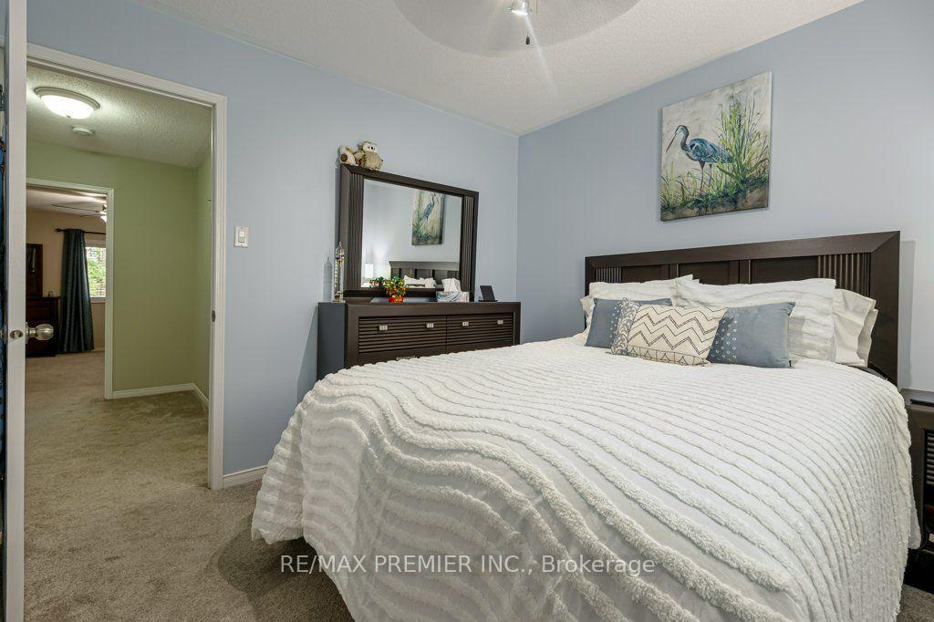 Photo 25 of 93 Kate Aitken Crescent, New Tecumseth, Beeton — HOMEH