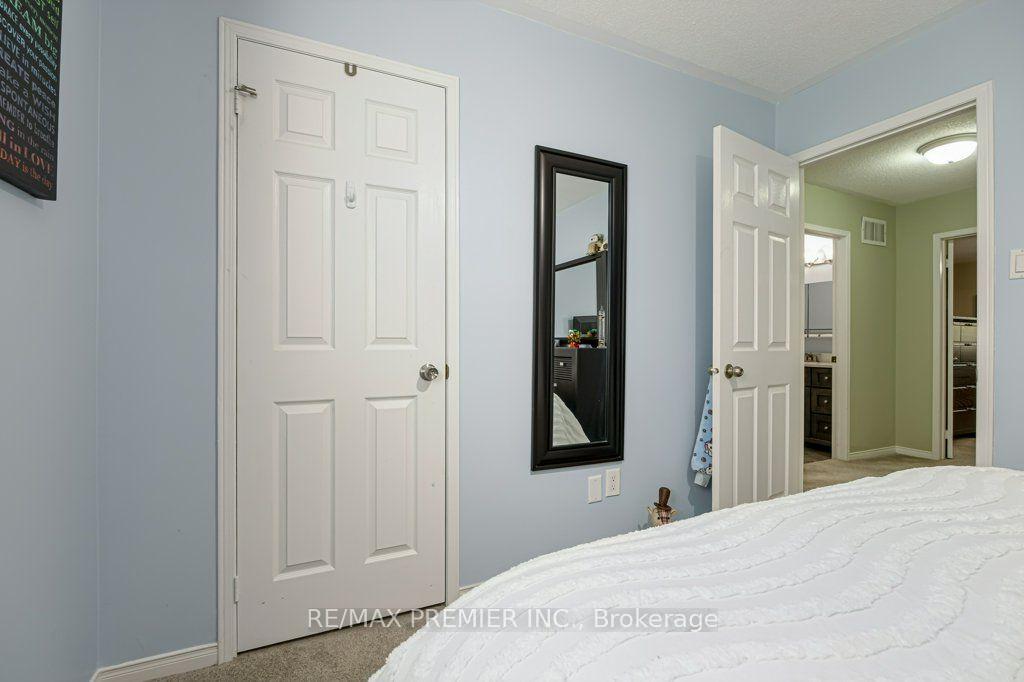 Photo 26 of 93 Kate Aitken Crescent, New Tecumseth, Beeton — HOMEH