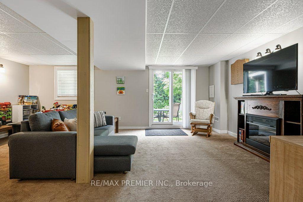 Photo 32 of 93 Kate Aitken Crescent, New Tecumseth, Beeton — HOMEH