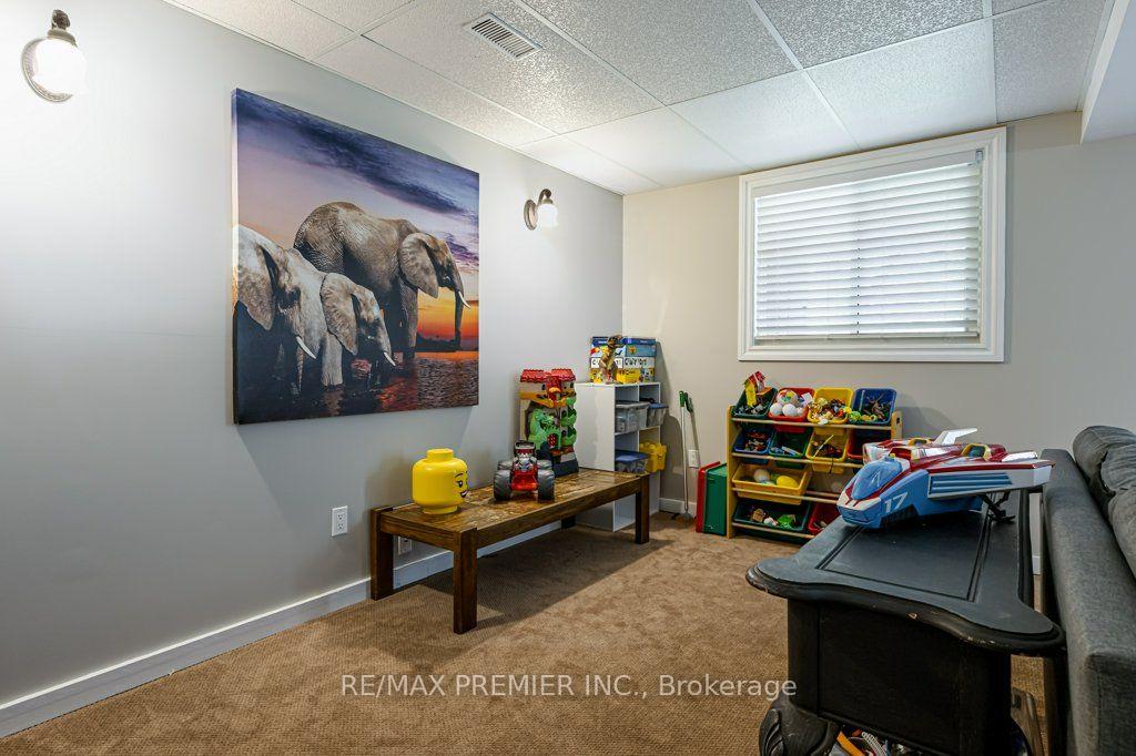 Photo 33 of 93 Kate Aitken Crescent, New Tecumseth, Beeton — HOMEH