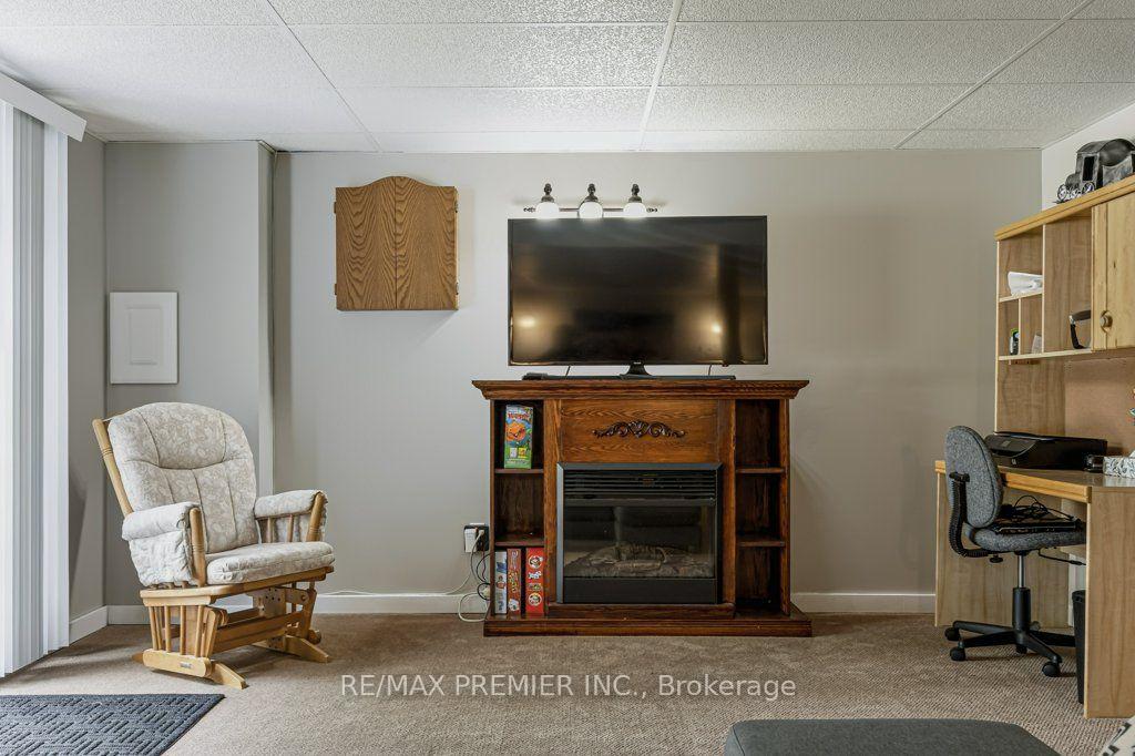 Photo 34 of 93 Kate Aitken Crescent, New Tecumseth, Beeton — HOMEH