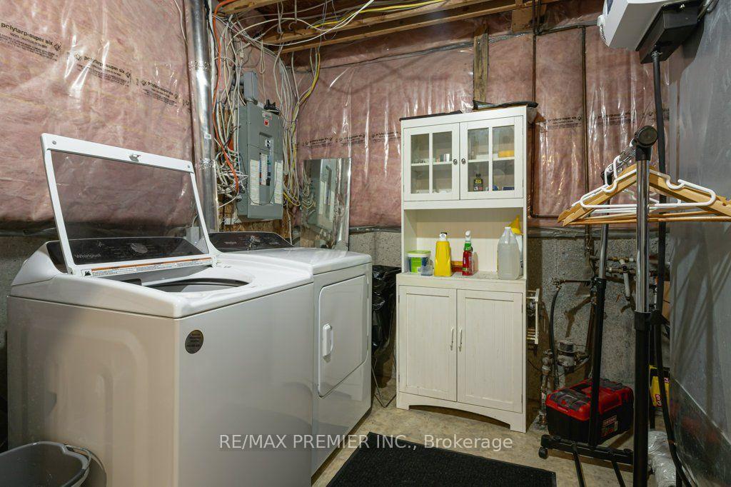 Photo 35 of 93 Kate Aitken Crescent, New Tecumseth, Beeton — HOMEH