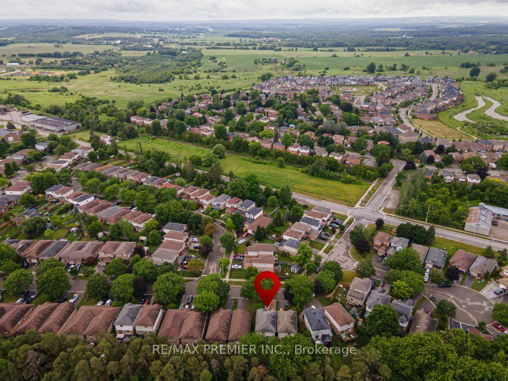 Photo 44 of 93 Kate Aitken Crescent, New Tecumseth, Beeton — HOMEH