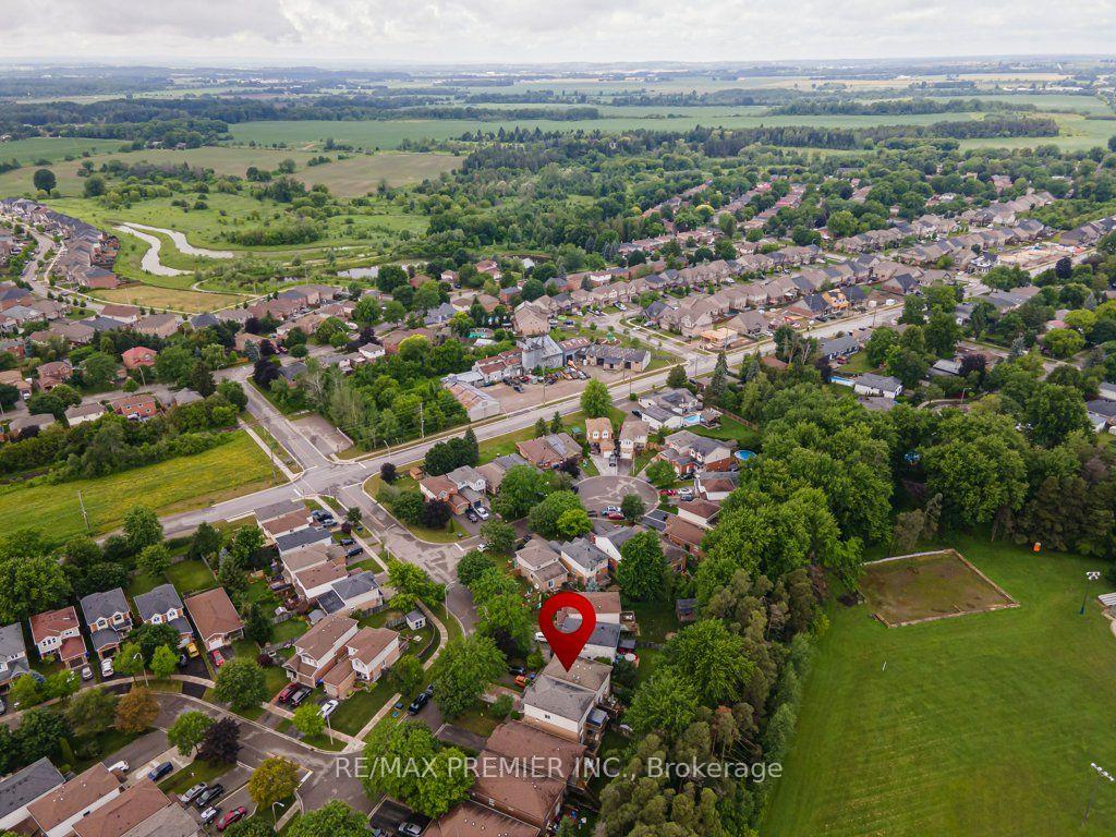 Photo 45 of 93 Kate Aitken Crescent, New Tecumseth, Beeton — HOMEH