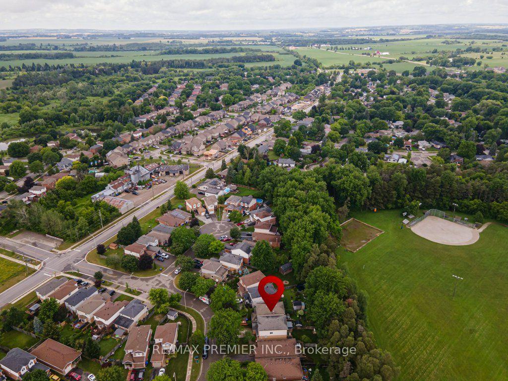 Photo 46 of 93 Kate Aitken Crescent, New Tecumseth, Beeton — HOMEH