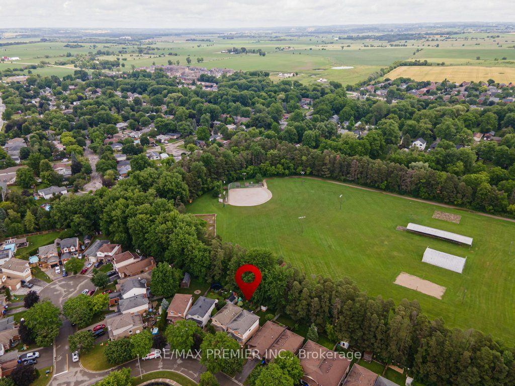 Photo 47 of 93 Kate Aitken Crescent, New Tecumseth, Beeton — HOMEH