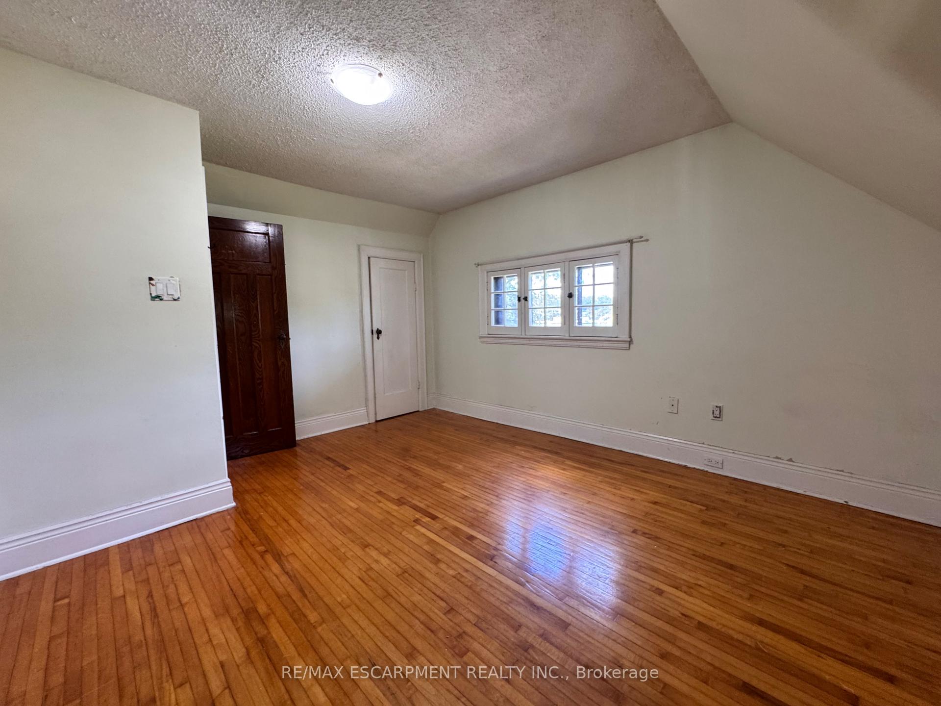 Photo 13 of 62 Plains Road E, Burlington, LaSalle — HOMEH
