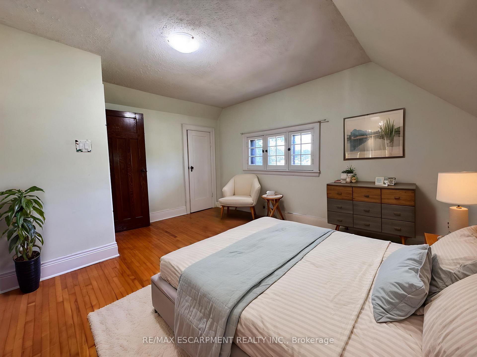 Photo 14 of 62 Plains Road E, Burlington, LaSalle — HOMEH