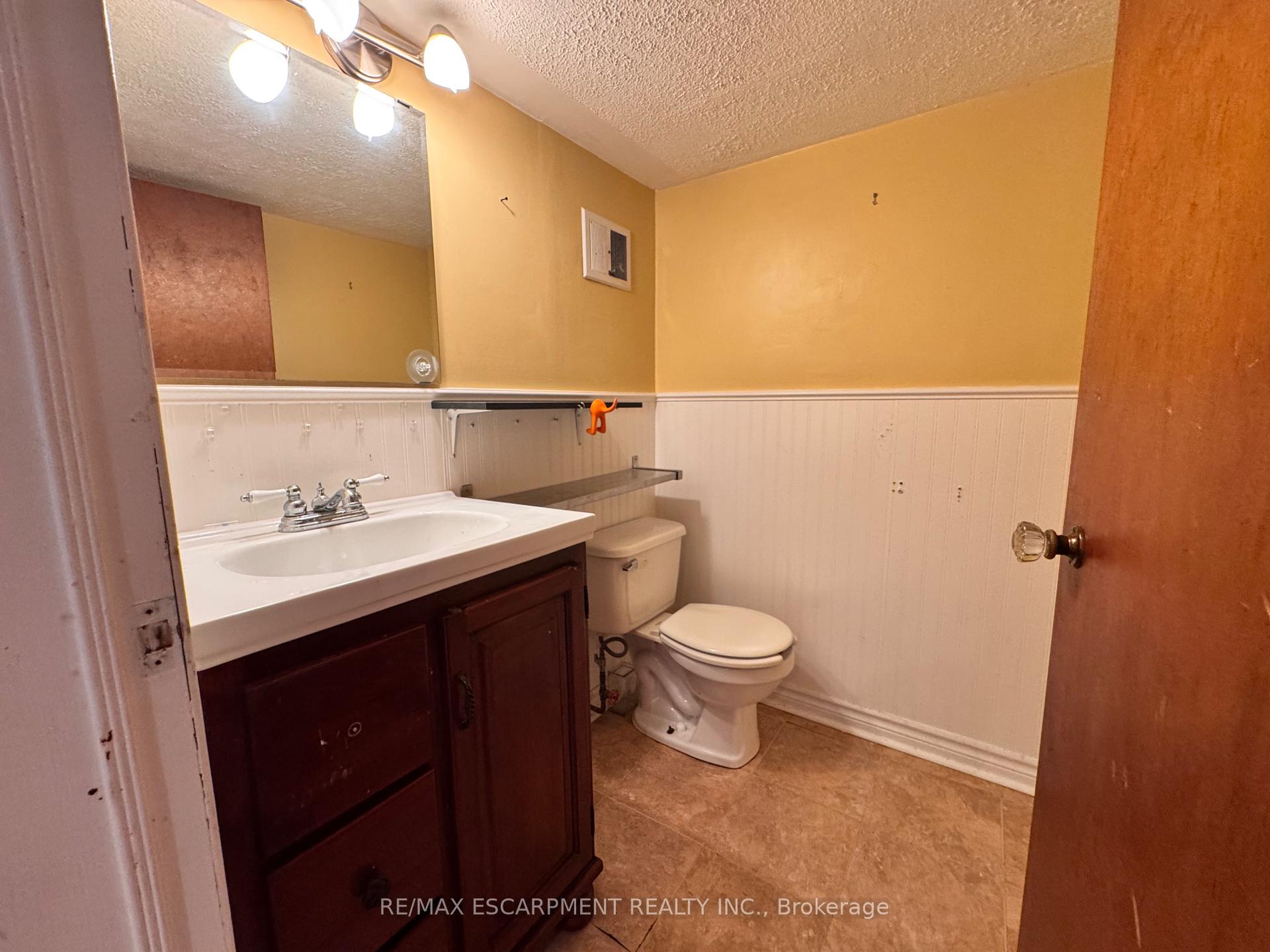 Photo 18 of 62 Plains Road E, Burlington, LaSalle — HOMEH