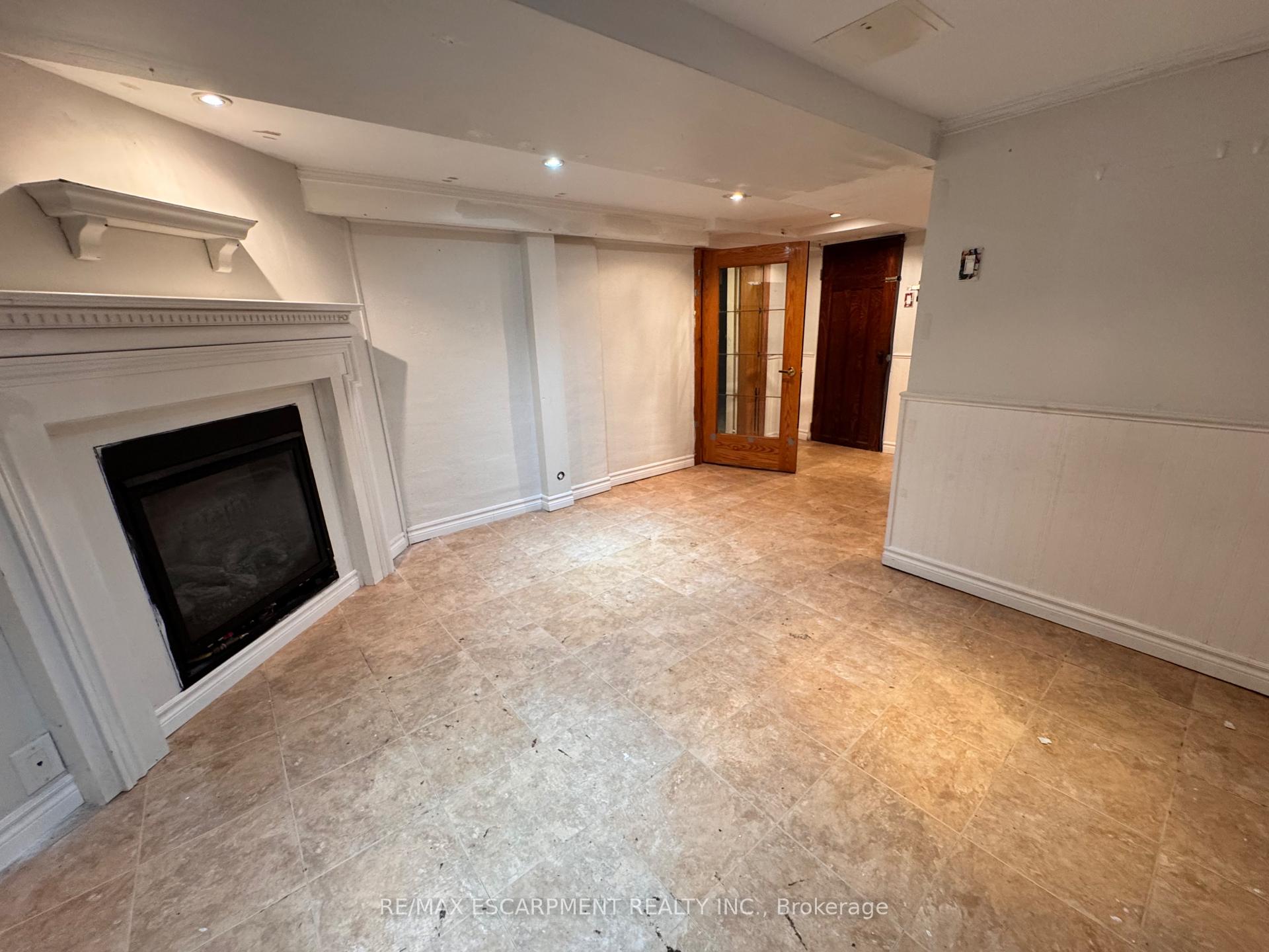 Photo 19 of 62 Plains Road E, Burlington, LaSalle — HOMEH