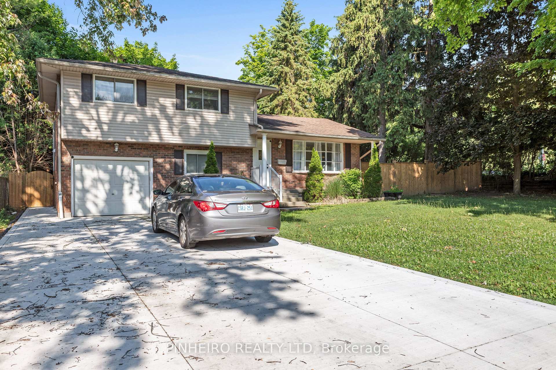 Photo 2 of 1543 Stoneybrook Crescent, London, North G — HOMEH