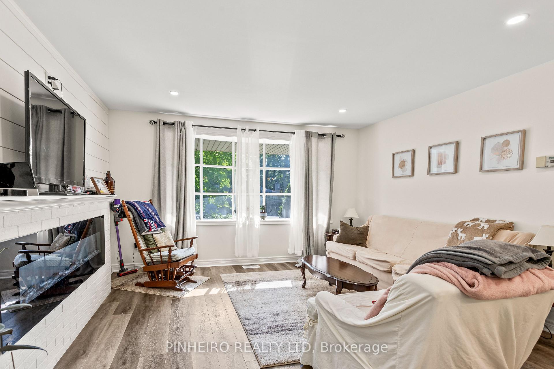 Photo 11 of 1543 Stoneybrook Crescent, London, North G — HOMEH