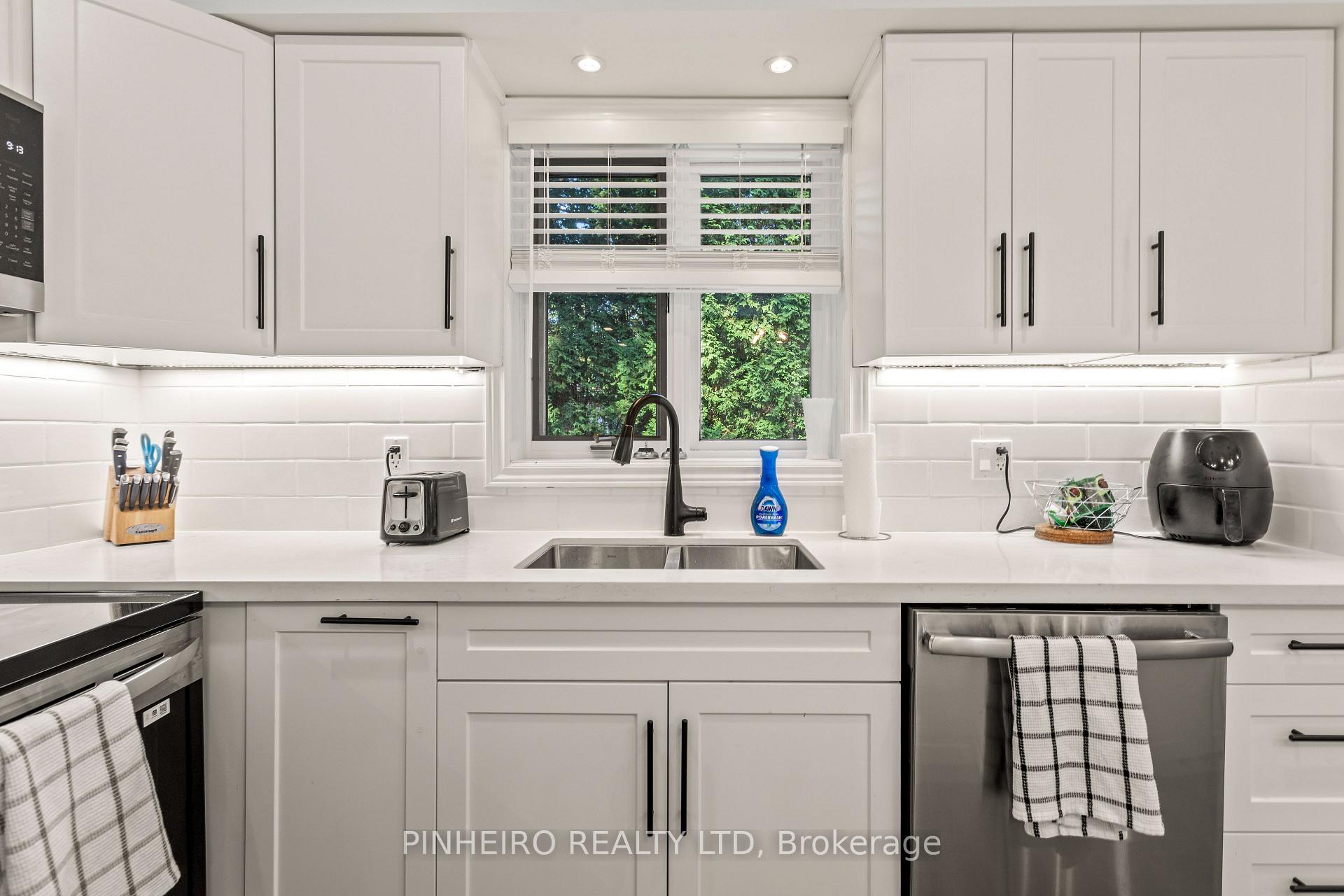 Photo 16 of 1543 Stoneybrook Crescent, London, North G — HOMEH