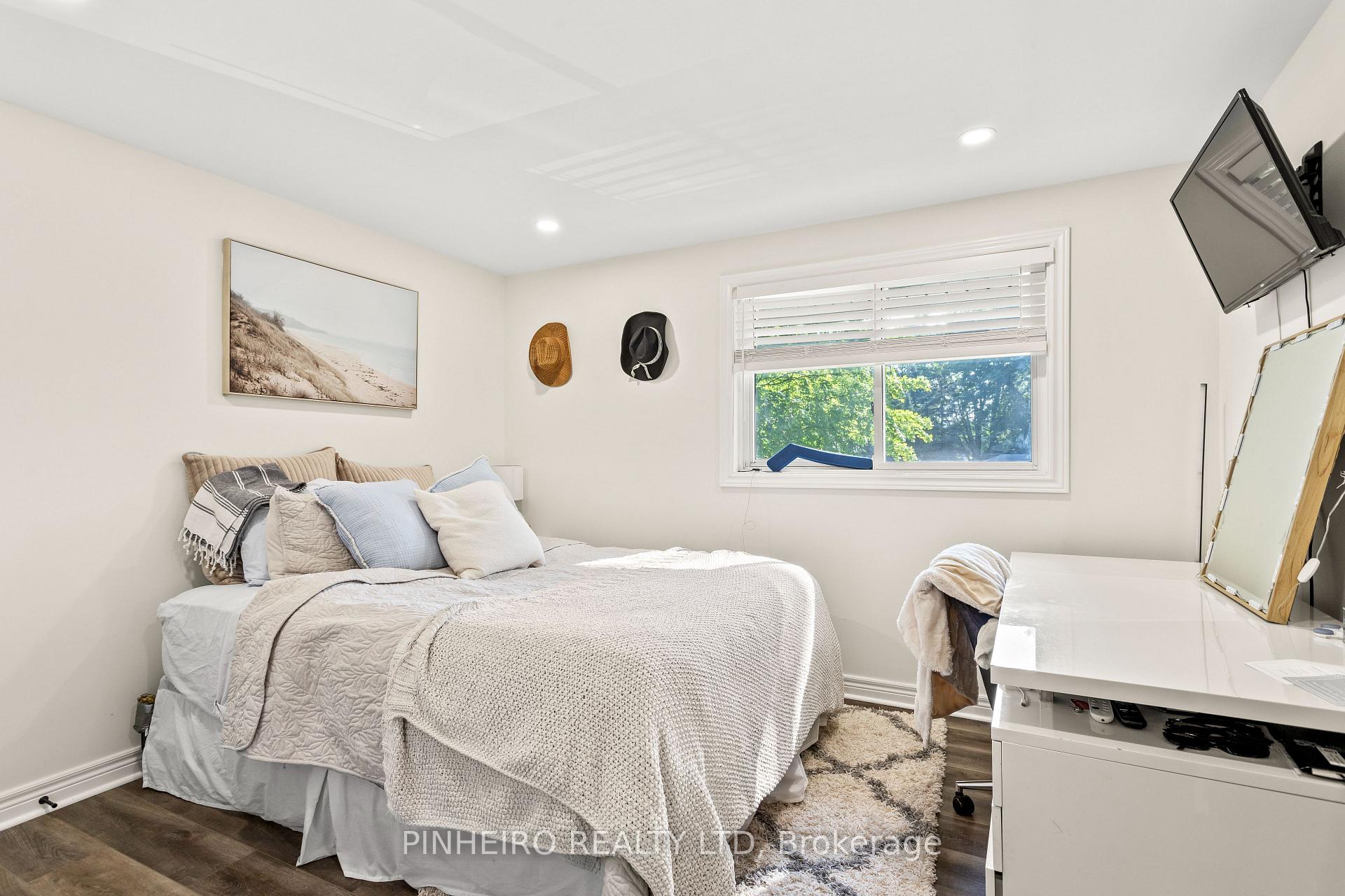 Photo 18 of 1543 Stoneybrook Crescent, London, North G — HOMEH