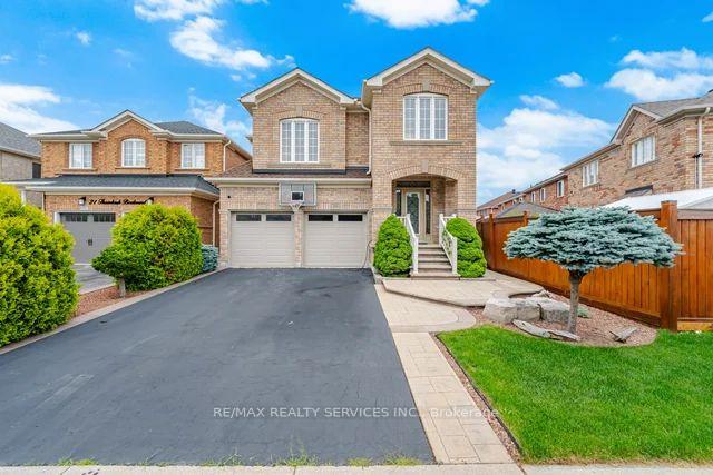 Photo 2 of 19 Thornbush Boulevard, Brampton, Fletcher's Meadow — HOMEH
