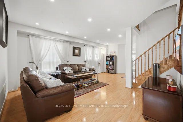 Photo 8 of 19 Thornbush Boulevard, Brampton, Fletcher's Meadow — HOMEH