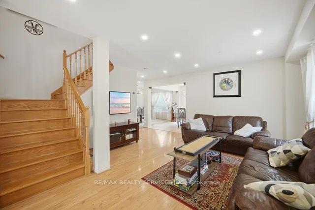 Photo 9 of 19 Thornbush Boulevard, Brampton, Fletcher's Meadow — HOMEH
