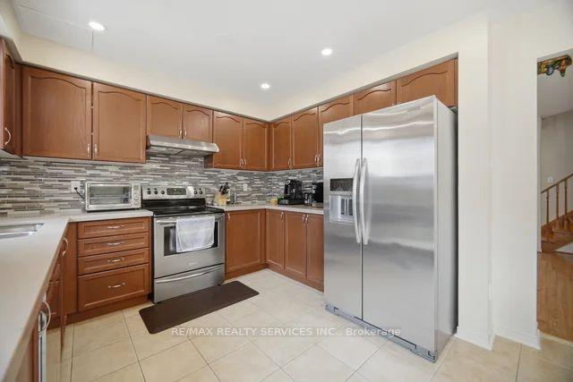 Photo 10 of 19 Thornbush Boulevard, Brampton, Fletcher's Meadow — HOMEH