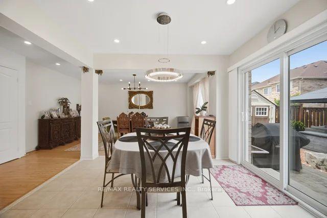 Photo 13 of 19 Thornbush Boulevard, Brampton, Fletcher's Meadow — HOMEH