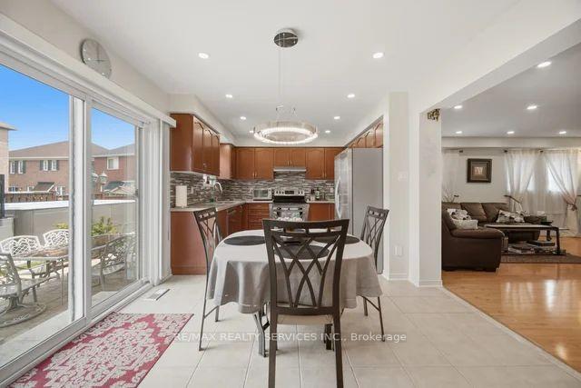 Photo 15 of 19 Thornbush Boulevard, Brampton, Fletcher's Meadow — HOMEH