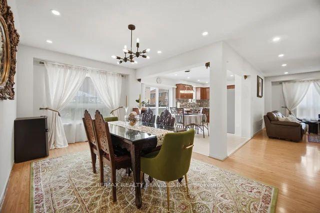 Photo 17 of 19 Thornbush Boulevard, Brampton, Fletcher's Meadow — HOMEH