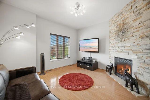 Photo 20 of 19 Thornbush Boulevard, Brampton, Fletcher's Meadow — HOMEH