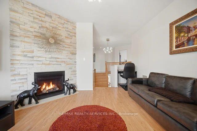 Photo 21 of 19 Thornbush Boulevard, Brampton, Fletcher's Meadow — HOMEH