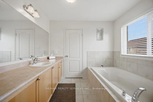 Photo 26 of 19 Thornbush Boulevard, Brampton, Fletcher's Meadow — HOMEH